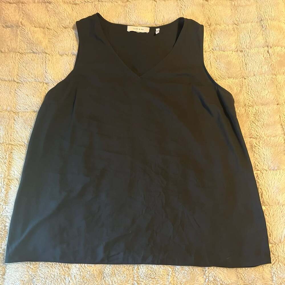 Lark & Ro Women's Black V-Neck Sleeveless Tank Top